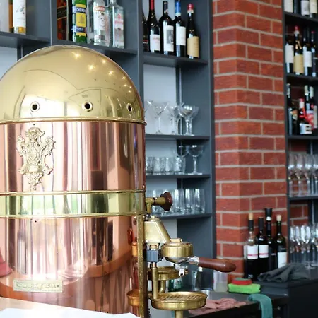 Wellness Queens מלון