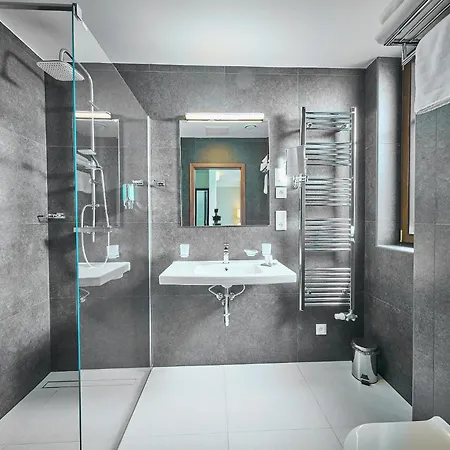 Wellness Queens Szálloda