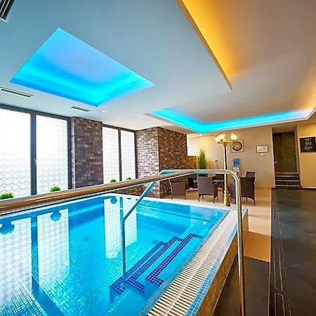 מלון Wellness Queens Mariánské Lázně