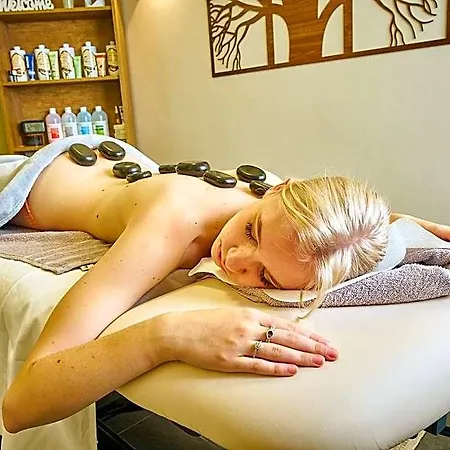 Wellness Queens מלון 4*